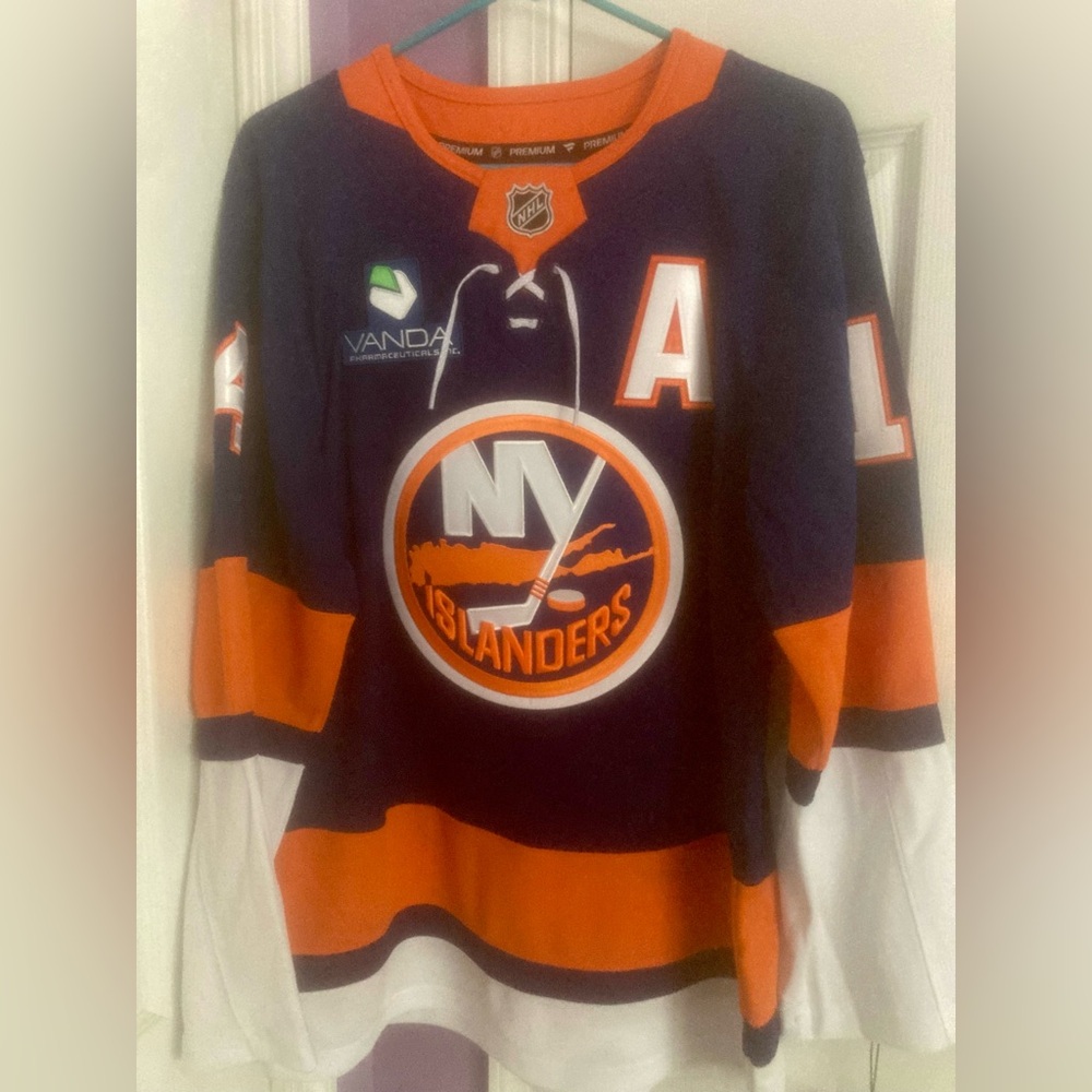 Fanatics New York Islanders Bo Horvat #14 Premium Jersey Size 42 (Small) NWT